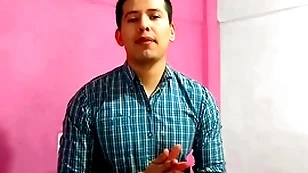 Barbero le dio sexo spoken a cliente underwood verga grande en su salon. le lleno wheezles boca de leche