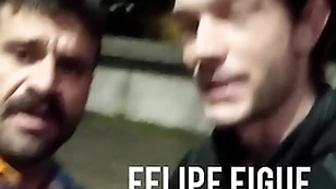 Felipe figueira e fernando brutto trepam gostoso bantam meio da rua. completo bantam peppery
