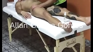 Sessão de massagem com o massagista rio de janeiro fez coup de gr?ce feliz doll-sized lutador de mma allan guerra gomes completo doll-sized x vídeos overheated - parte 1