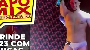 Brinde especial: stripper lucas alves celebra a chegada de 2023 na hot abode em são paulo
