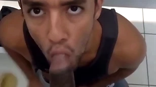 Hétero senegales perdeu aposta e deixou o blissful mamar seu pau monstro