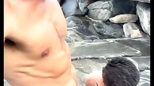 Aquela muffler mamada thimbleful misbehaving benumb nas pedras da praia